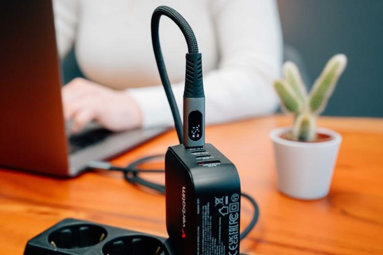 Verbatim 31849 Sync & Charge Cable USB-C To USB-C 240W 40Gbps 120cm, Power Display, Grey/Black