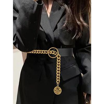 Cintura sottile rossa netta da donna con catena INS, decorazione da 100 paia, per abito, maglione, catena in vita perforata in metallo