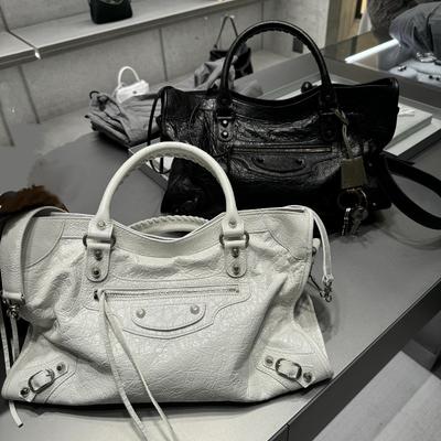 New Rivet Locomotive Bag Spice Girl Bag Premium Sense Large Capacity One Shoulder Crossbody Portable Pillow Bag
