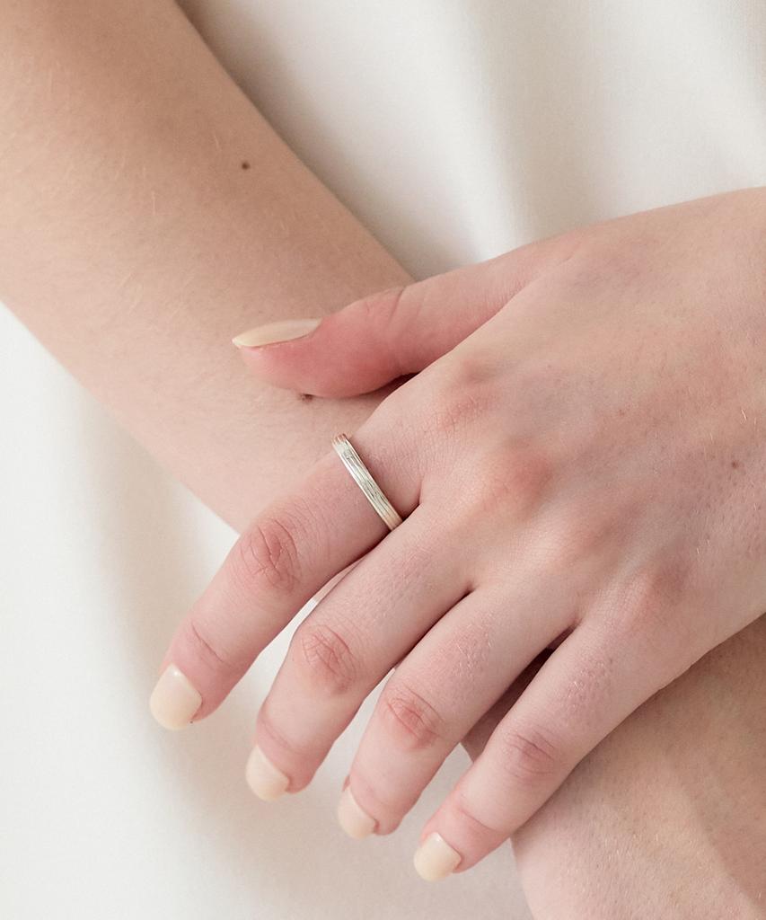 Aphrose Trace Line Ring