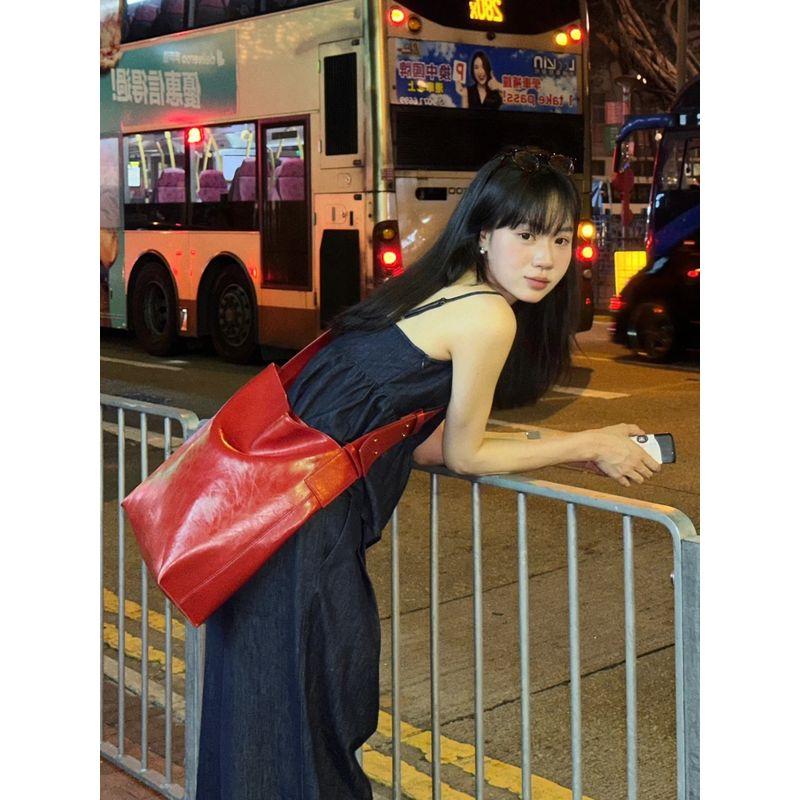 

Retro Special-Interest Design Red Oil Wax Leather Crossbody Bag Red