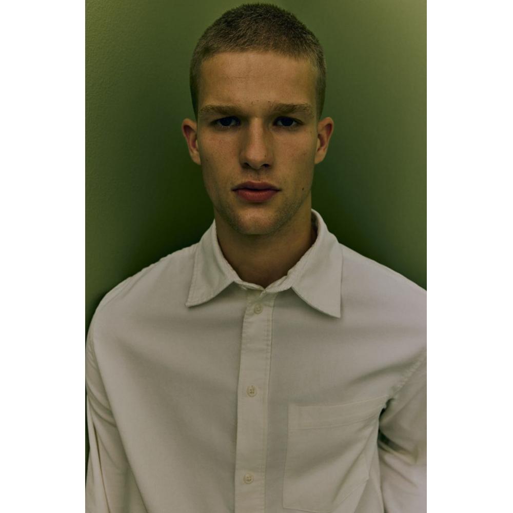 

H M Regular Fit Corduroy sHirt wHite