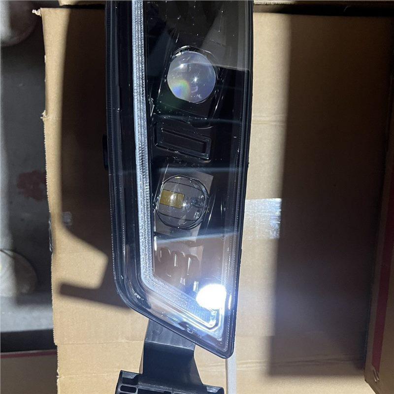 Sinotruk Sitrak C7H LED Front Fog Light Assembly for Modified Bumper
