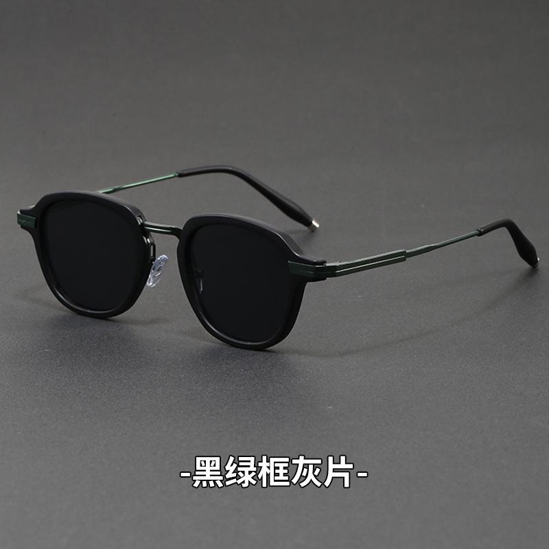 Vintage Round Sunglasses for Women Men Fashionable Glasses Retro Geometric Round Frame Simple Design UV400 Protection Men Women