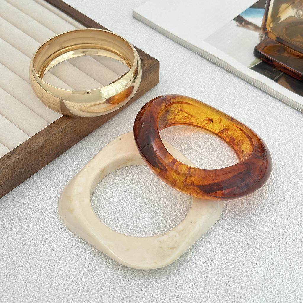 Vintage Amber Smudged Acrylic Bracelet, Fashionable Metal Glossy Resin Wide Bracelet