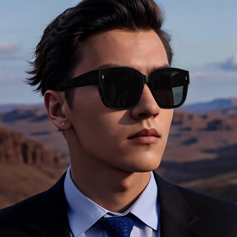 Folding polarized clip-on sunglasses for women, can be worn over prescription glasses, men's driving-specific UV protection sunglasses