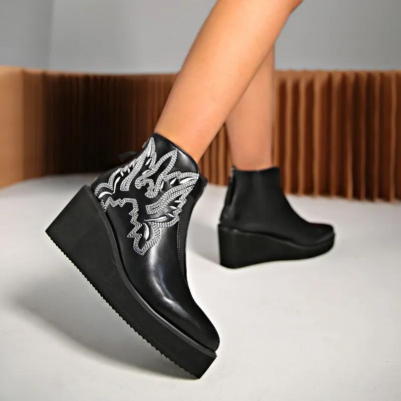 Fashion Large Fashion Boots 2024 Autumn and Winter New Item Independent Station Retro Embroidery Retro Short Leather Boots for Women