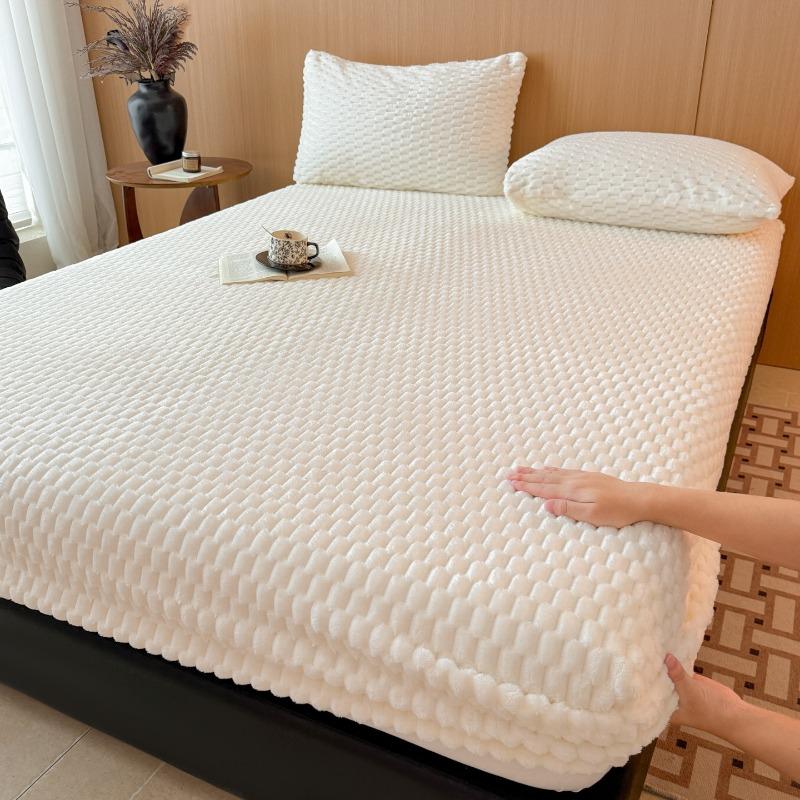 new Doudou velvet solid color fitted sheet winter warm mattress protective cover three-piece set soft and comfortable