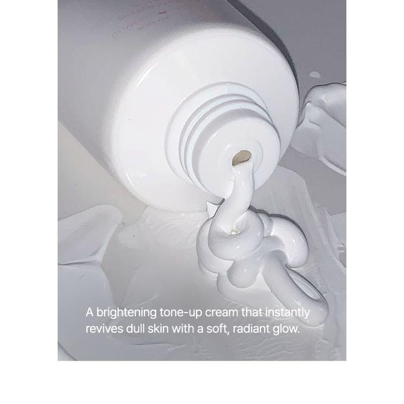 AOU - Aufhellende Strahlende Creme