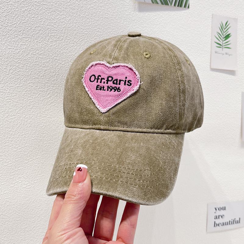 Embroidered Love Baseball Caps Neutral Truck Caps Breathable Adjustable Golf Sun Hats Ladies Summer Fashion Curved Edge Sun Hats Y2K Couple Sun Hats