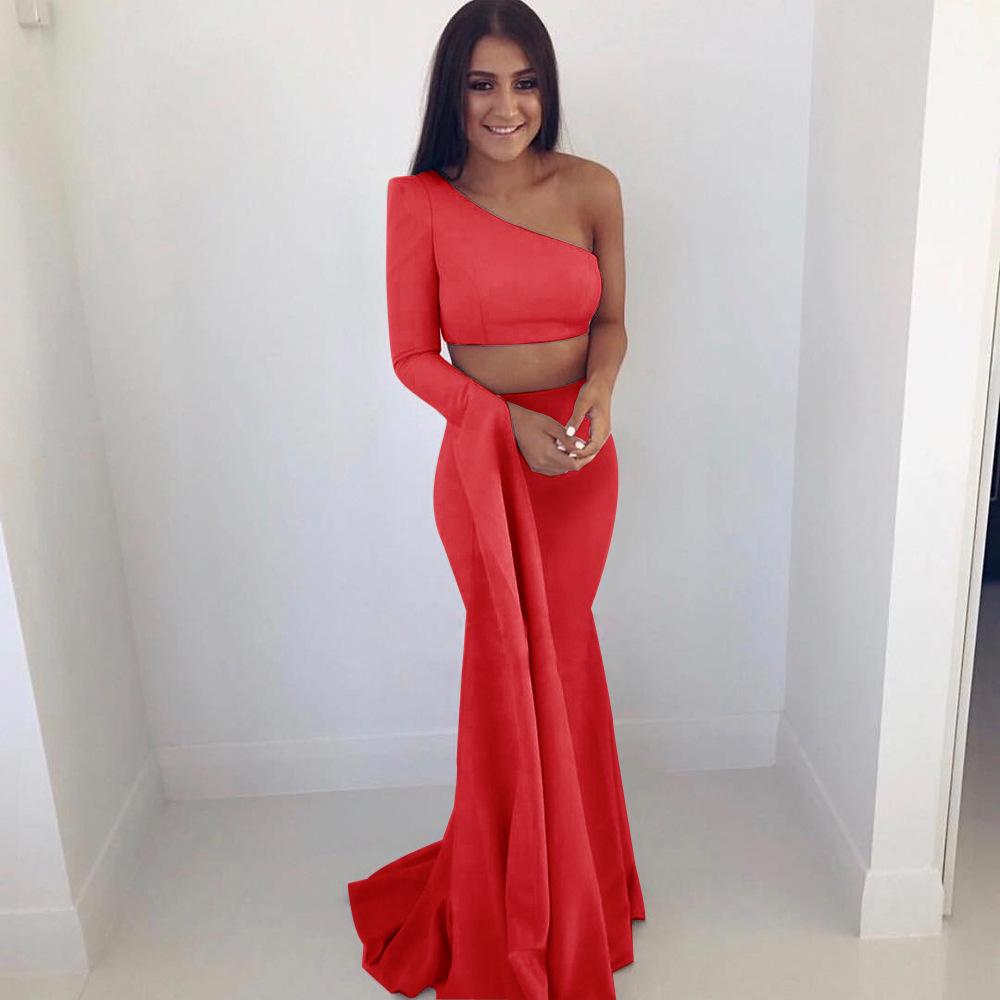 

European and American new dresses are popular in summer, sexy single rotator sleeves, exposed navel dresses, and long dresses. S красный