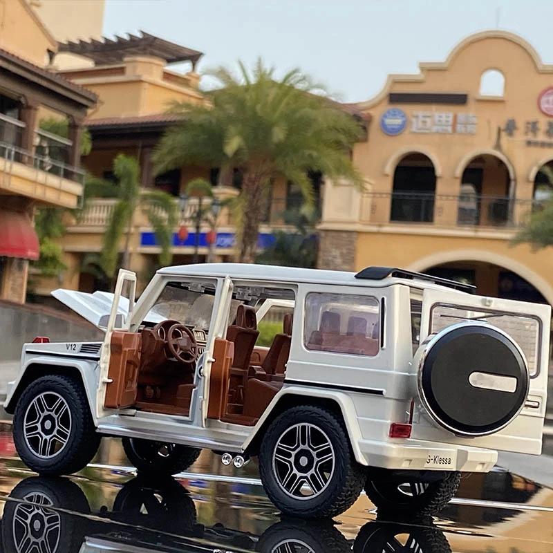 1/24 Benz G63 SUV Model auta ze slitiny Diecast & Hračka Kovové terénní vozidlo Model auta Simulace Zvuk Světlo Sběratelská hračka Dárek