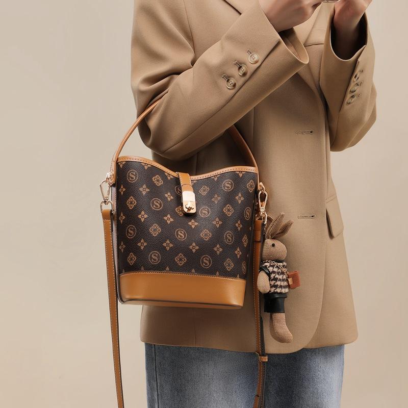 Bucket Bag for Women 2025 New Autumn Winter Bucket Bag Crossbody Bag High-end Handbag Single Shoulder Commuter Bag for Women