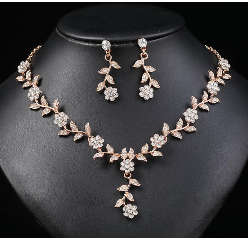 European and American necklace set bridal vintage versatile plum blossom shape set colored diamond collarbone chain