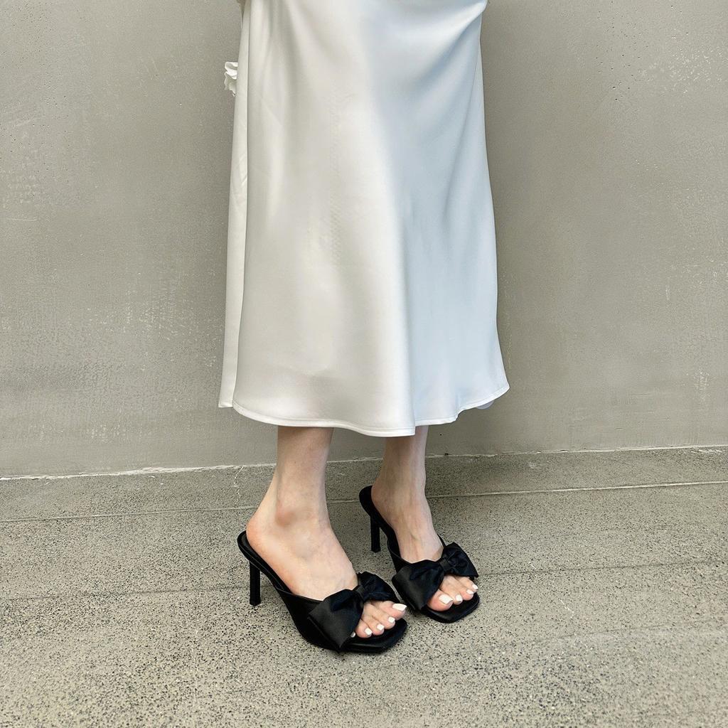 Beautiful silver one-word cool slippers women's summer wear new gas bow high heels sandals