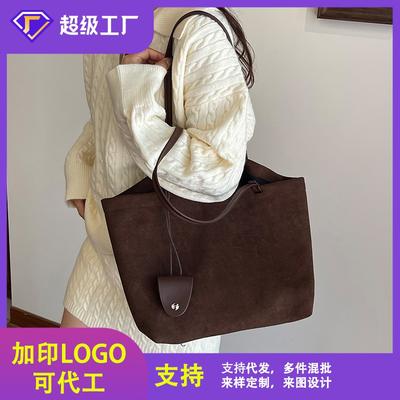 Retro Versatile Commuter Tote Bag Large Capacity New Shoulder Bag Women's Trend High-end Light Luxury Niche Messenger Bag