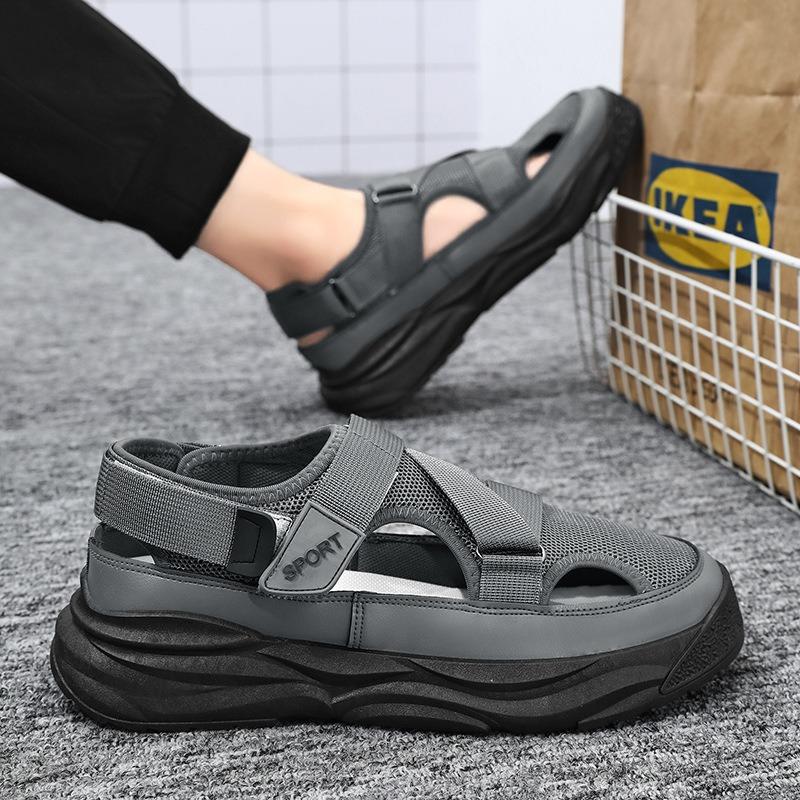 Hole shoes men's new summer wear to work dad driving sandals men's bag head shoes sneakers sandals
