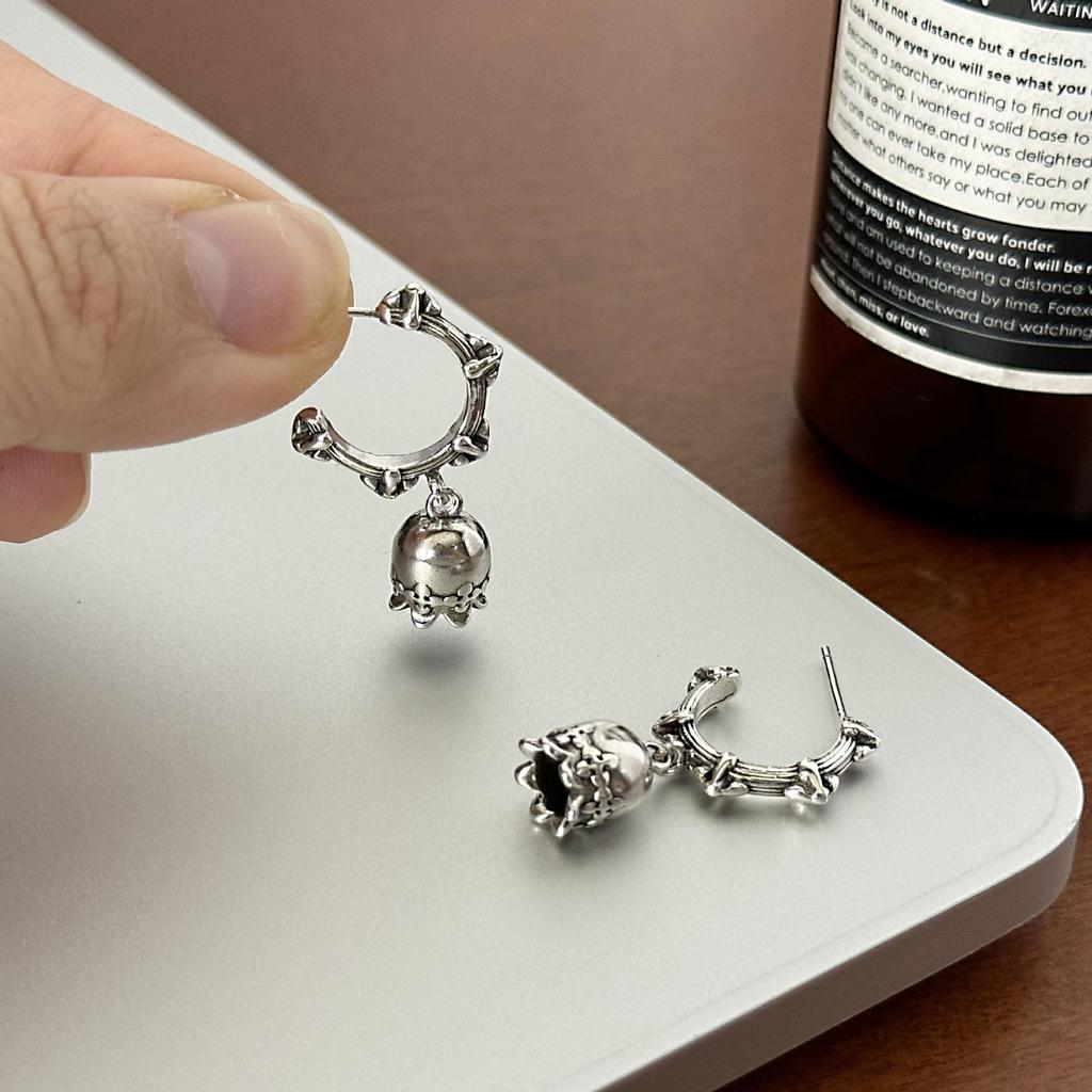 Punk Style Personalized Crown Cross Earrings Women'S Versatile Niche Design Sense Simple Light Luxury Earrings