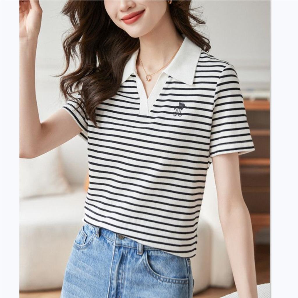T-shirt pour femme à rayures Knight brodées, col rond, manches courtes, haut d'été polyvalent et décontracté avec rayures contrastées élégantes, lavable en machine