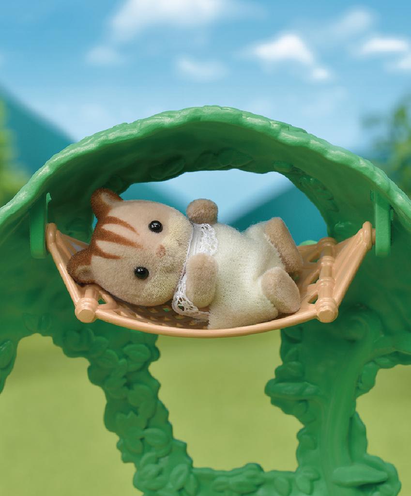 Sylvanian Families 5318 Kindergarten Tree House Playset