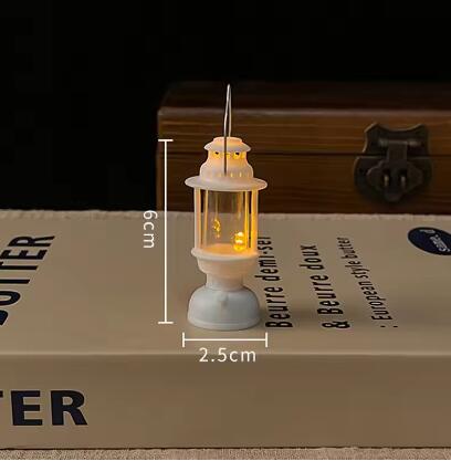 Mini Retro Poppenhuis LED Gloeiende Pony Lantaarn Simulatie Kaars Licht Nachtlampje Poppenhuis Miniatuur Kerosine Lamp Woondecoratie Speelgoed geel