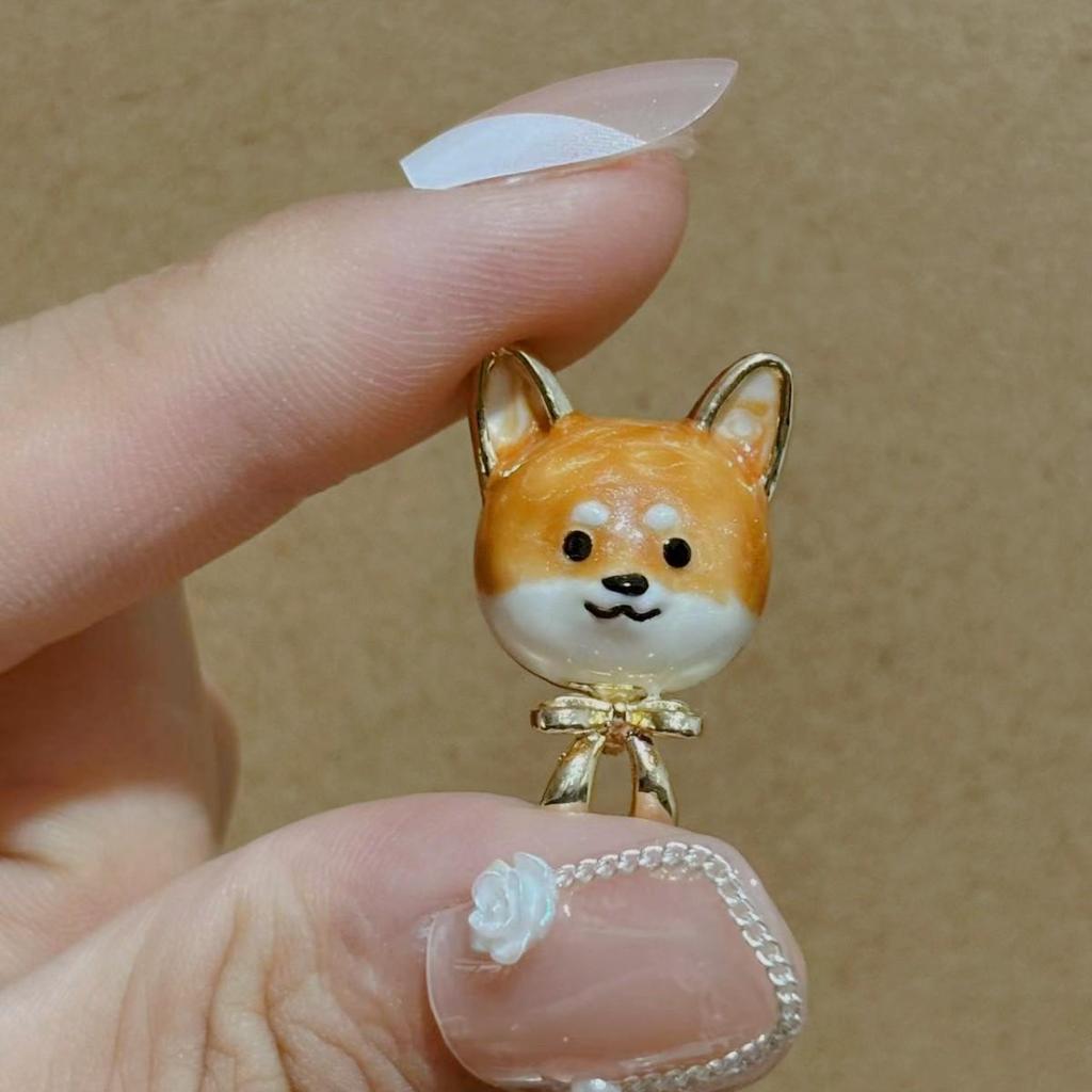 Brož žlutý Shiba Inu pozlacená: Unisex roztomilá zvířátková brož na obleky a doplňky (Sada 24)