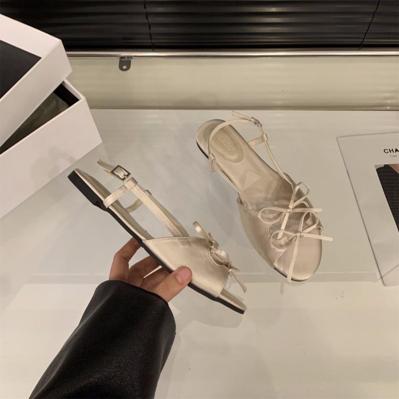 

2025 лето новые атласные сандалии с бантом с открытым носком на плоской подошве с мягкой подошвой, с круглым носком, для улицы, на плоском каблуке, крутые шлепанцы 35