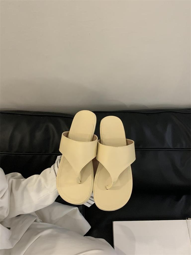 Niche design flip-flops women's summer 2025 new Korean version fashion toe Roman flat-bottomed vacation beach shoes