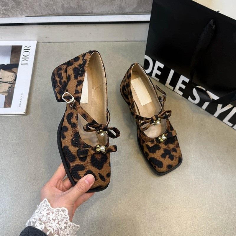 Spring and Summer 2025 New Fashionable Versatile Golden Flower Beads Popular Soft Sole All-inclusive Comfortable Height-increasing Shoes