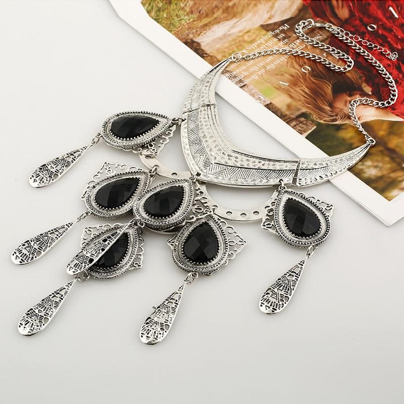 2024 Spring Retro Pendant Necklace With Chain And Gemstone Details For Ladies серебряный