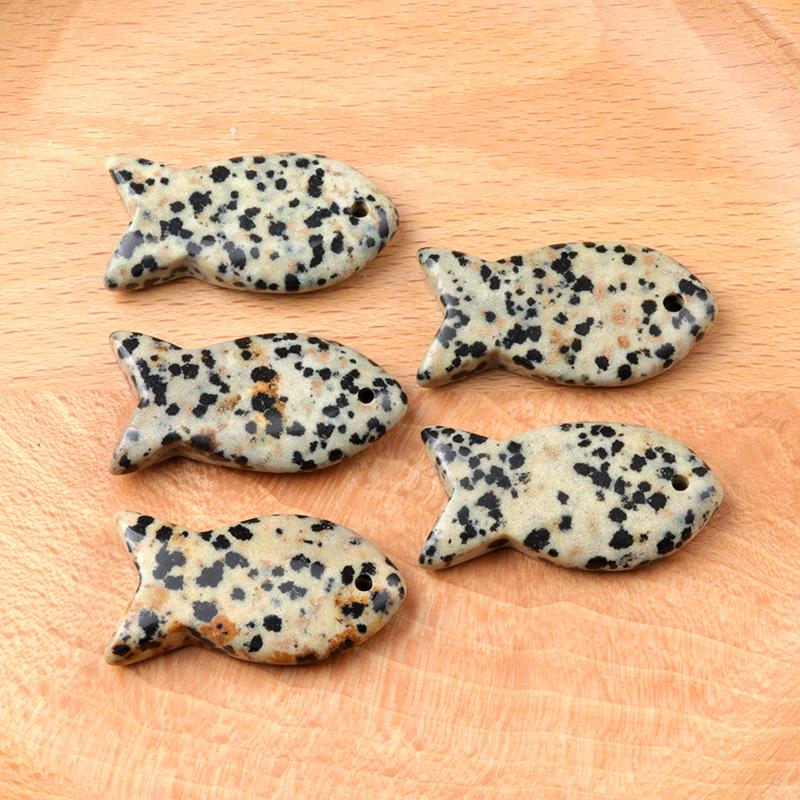 Hand Carved Healing Crystals Fish Figurine Natural Stone Animal Statue Amethyst Gemstone Pendant Home Decor DIY Hanging Ornament 1pc