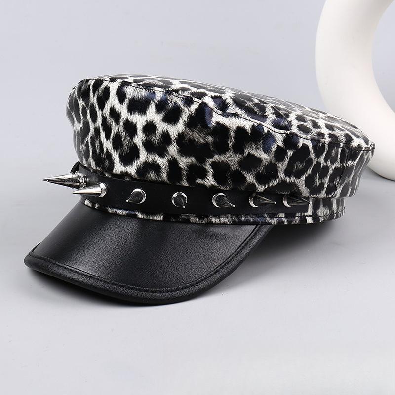 Punk Stil Flache Kappe Herren und Damen Persönlichkeit Leder Lange Nieten Leopardenmuster Silberne Kappe