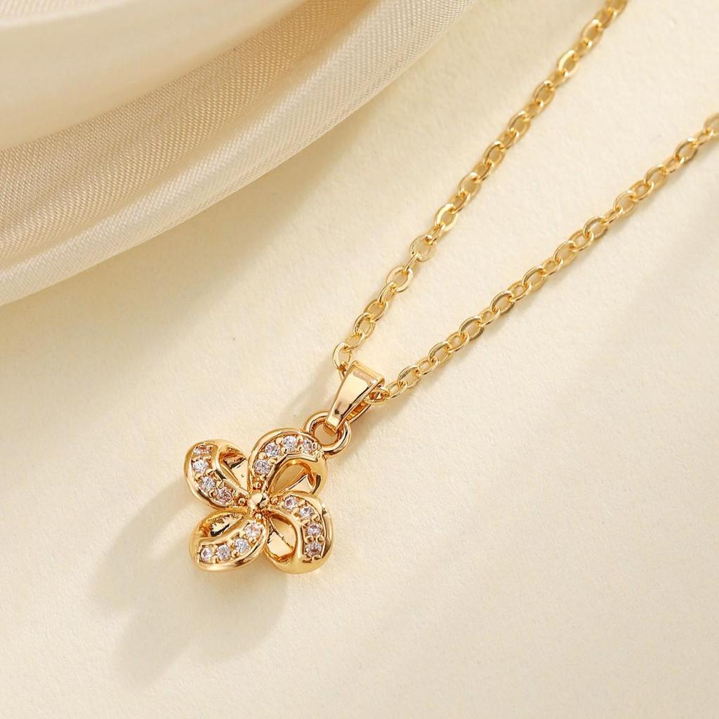 2026 Elegant Four-Leaf Clover Clavicle Necklace – High-End Design for Women