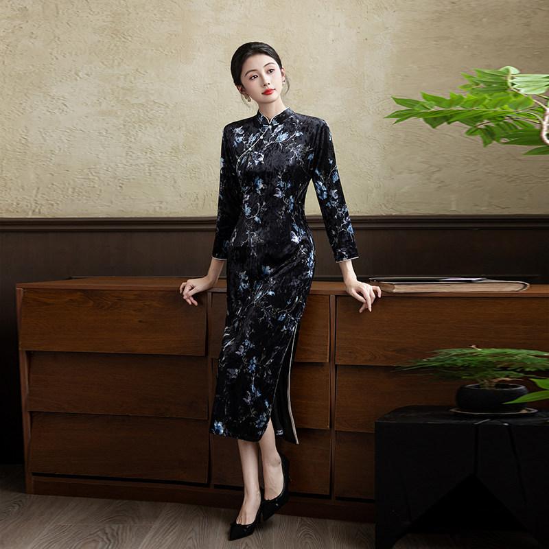 Black velvet new Chinese long-sleeved autumn cheongsam medium-sleeved improved young 1011 new women's high-end spring and autumn