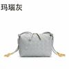 Borsa a tracolla quadrata compatta in vera pelle intrecciata da donna, minimalista, piccola