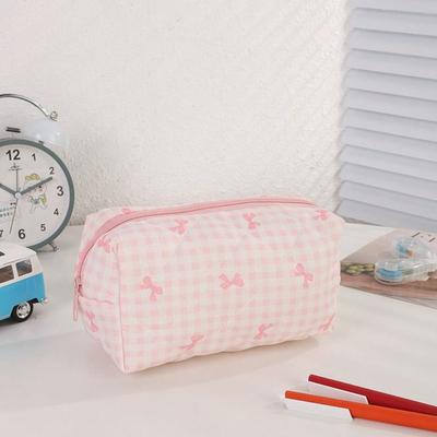 A Large Capacity Checkered Makeup Bag, Suitable for Home, Travel, And Everyday Use, Designed for Women'S Cosmetics Storage