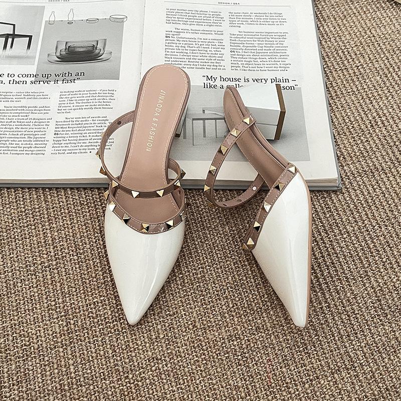 

Летняя мода новые высокие каблуки крутые шлепанцы женские носят заклепки мода темперамент толстый каблук интернет-знаменитость острый носок сумка голова женская обувь 40