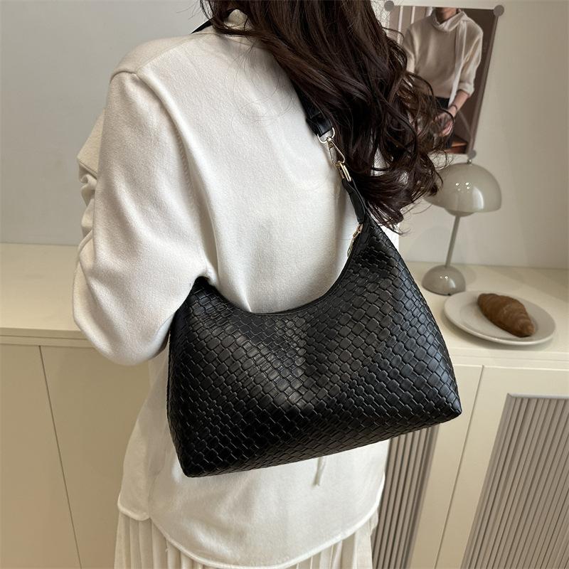 Retro Popular Fashion Woven Pattern Commuter Dumpling Bag 2025 New Portable Large Capacity Simple Niche Armpit Bag