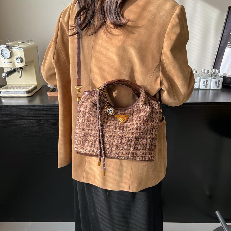 Winter Portable Woolen Plaid Bag Women's 2025 New Fashion Vegetable Basket Bag Versatile Shoulder Messenger Bag