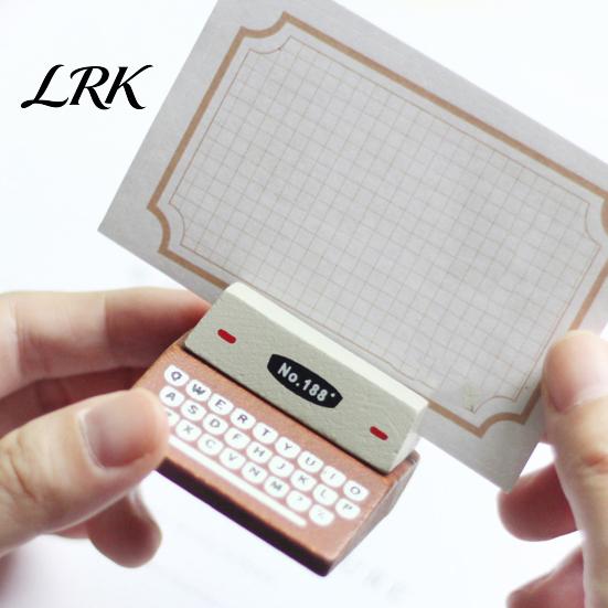 Office Note Organizer Retro Wooden Typewriter Memo Clip, Vintage Desk Place Card Holder, Water-based Paint Wood Holder Decorative Message Photo
