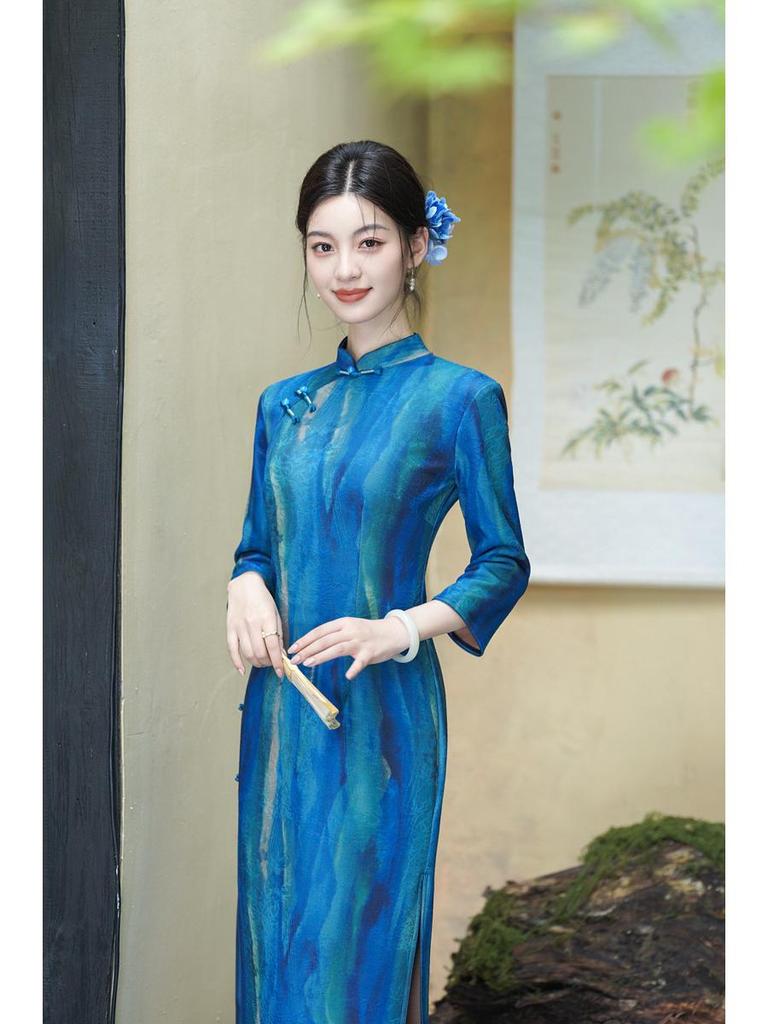 Modern Green Autumn Qipao 2025: Long Sleeve, High-End, Chinese Style