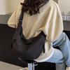 Dámská univerzální lehká crossbody taška 'knedlík' - Velkokapacitní ležérní taška přes rameno
