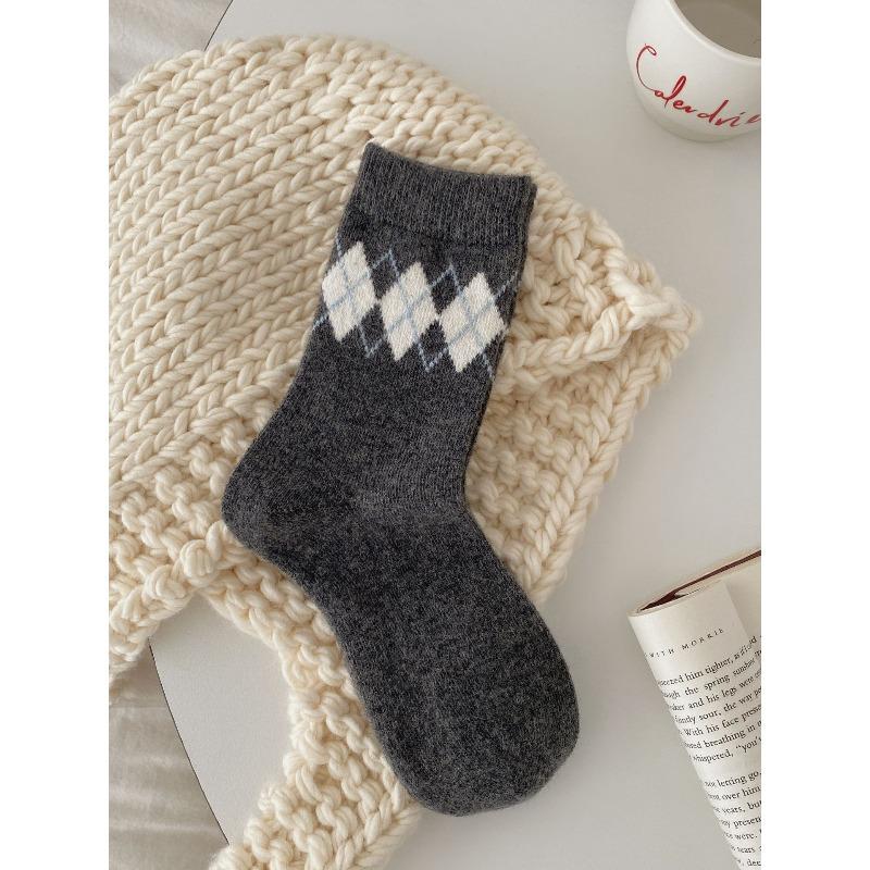 Winter and Autumn Thick and Warm Grey-colored Bow-knitted Wool Socks for Women, Striped Fabric Label, Without Bones, Mid-calf Length Socks