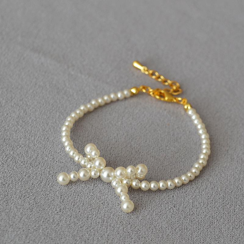 French Niche Elegant and Bright Imitation Shijia Pearl Bow Shape Simple Temperament Short Necklace Choker Woman