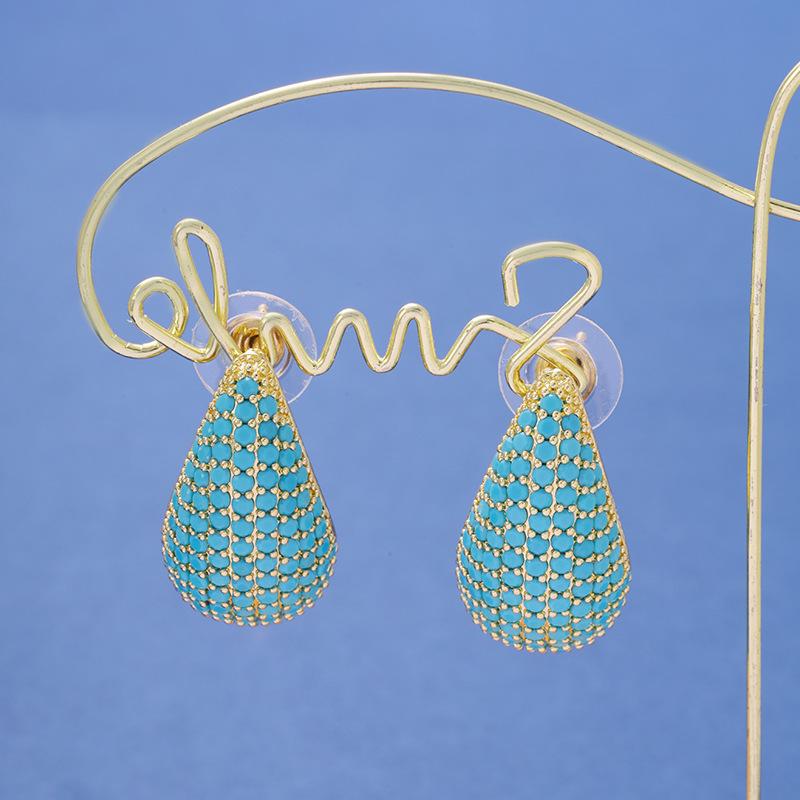 Elegant Teardrop Micro-Pave Diamond Stud Earrings for Women - Luxurious and Sparkling Accessories