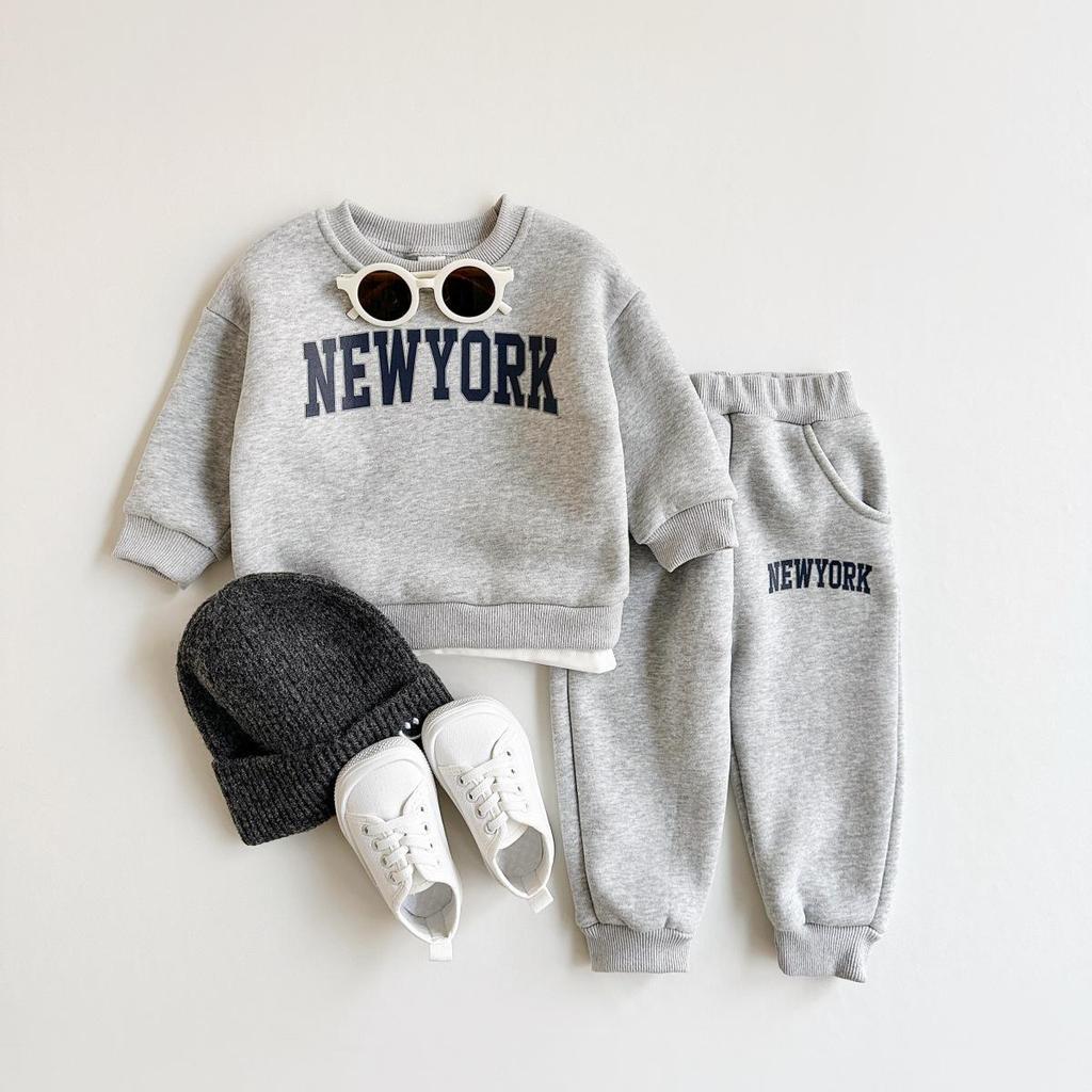 Conjunto de dos piezas para bebé niño: Sudadera con capucha y pantalones deportivos de felpa con estampado de letras para otoño/invierno.
