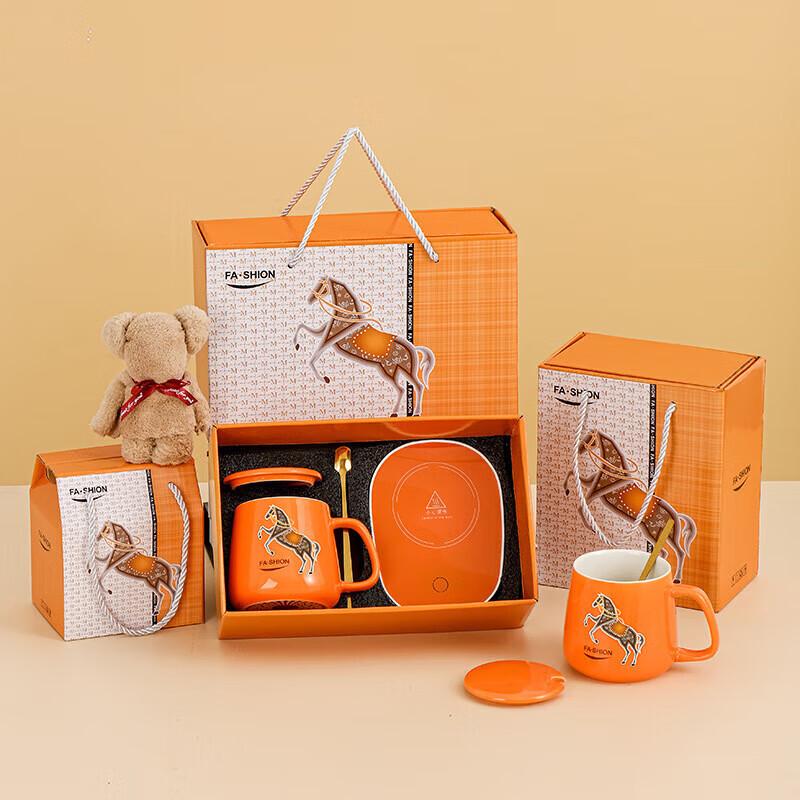 Ceramic Mug with Lid, Spoon & Towel Gift Set