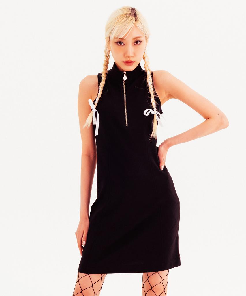 SEOUL APPAREL Slim High-Neck Dress (Black)