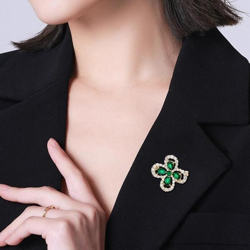 Vintage Brooches Imitation Emerald Leaf Shape Sweater Pins French Style Exquisite Corsage All-match Suit Prom Dress