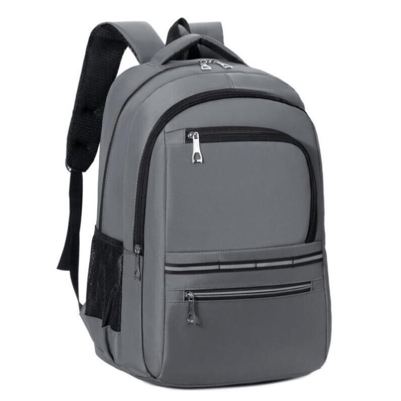 Einfarbiger Rucksack mit mehreren Reißverschlusstaschen und seitlichen Netztaschen, ideal für Schule und Reisen